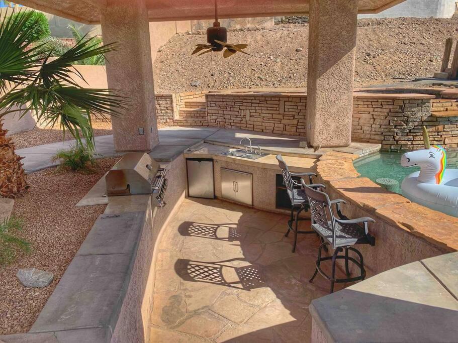Ultimate Backyard-Pool/Spa. Slide. Lakeview. Ball レイク・ハヴァス・シティ エクステリア 写真